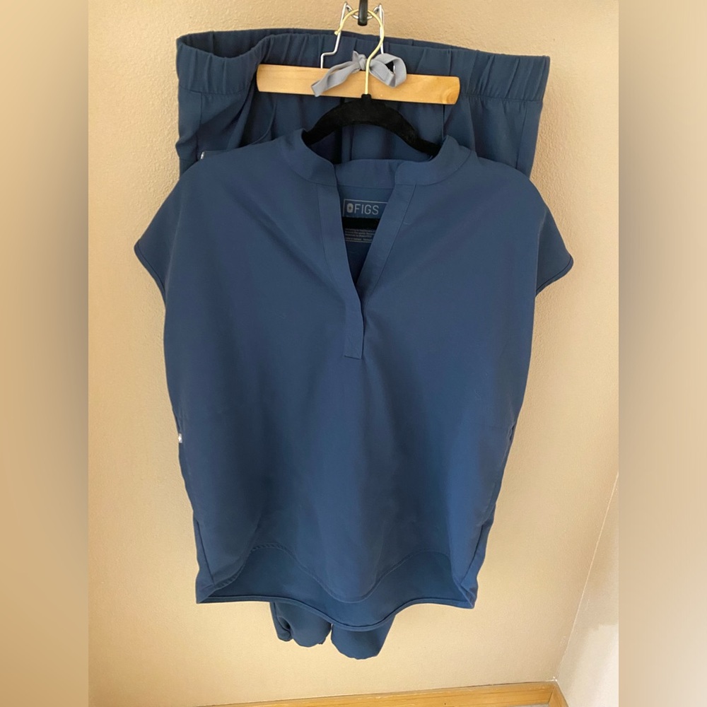 Figs blue scrub set